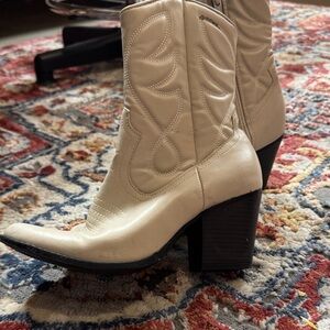 Stylish Cream Western Boots
